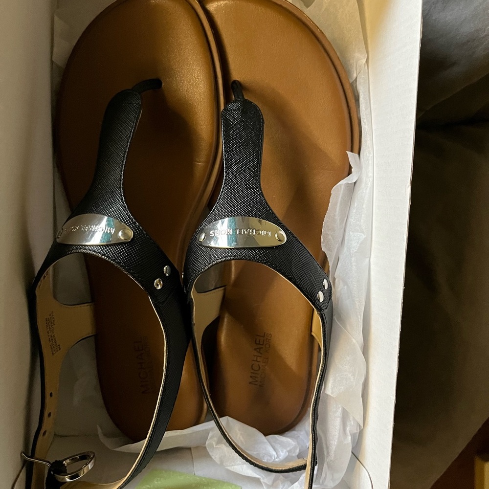 Michael kors sandals - Picture 1 of 3